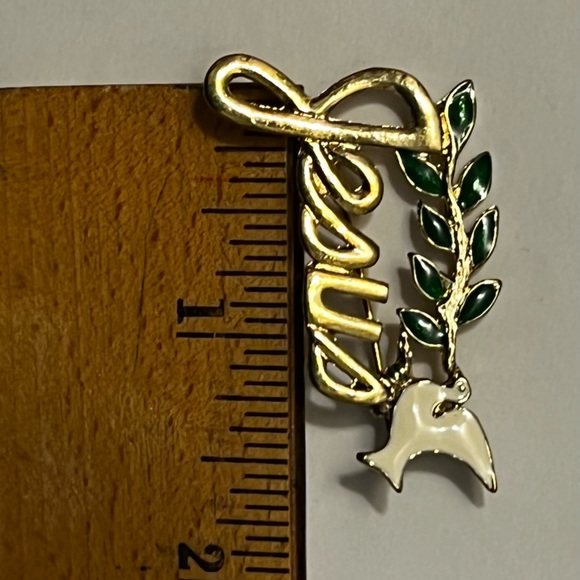 Vintage “Jesus” Dove carrying an Olive Branch Brooch Pin Peace Symbol Gold Tone - Picture 9 of 13